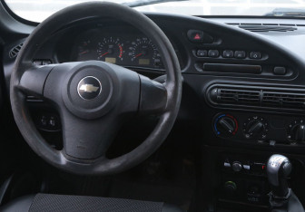 Подержанный автомобиль Chevrolet Niva 2012 года (14 фото)
