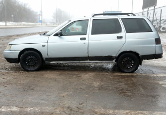 Подержанный автомобиль LADA (ВАЗ) 2111 2002 года (8 фото)