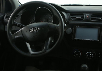 Подержанный автомобиль Kia Rio Sedan 2012 года (14 фото)