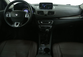 Подержанный автомобиль Renault Megane Hatchback 2013 года (12 фото)