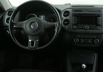 Подержанный автомобиль Volkswagen Tiguan 2012 года (14 фото)