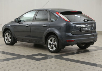 Подержанный автомобиль Ford Focus Hatchback 2008 года (2 фото)