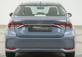 Подержанный автомобиль Toyota Corolla Sedan 2019 года (3 фото)