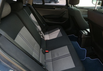 Подержанный автомобиль BMW X1 2012 года (11 фото)