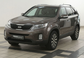 Подержанный автомобиль Kia Sorento 2013 года (8 фото)