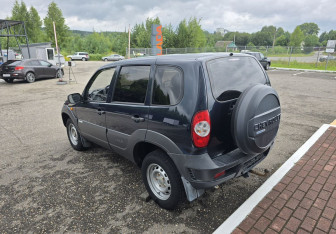 Подержанный автомобиль Chevrolet Niva 2011 года (5 фото)