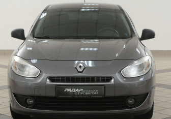 Подержанный автомобиль Renault Fluence 2012 года (6 фото)