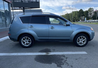Подержанный автомобиль Mitsubishi Outlander 2008 года (3 фото)