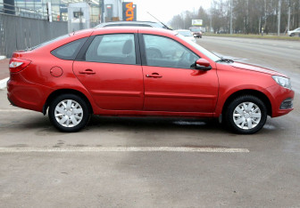 Подержанный автомобиль LADA (ВАЗ) Granta Liftback 2018 года (7 фото)