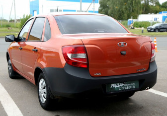 Подержанный автомобиль LADA (ВАЗ) Granta Sedan 2014 года (4 фото)