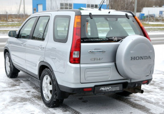 Подержанный автомобиль Honda CR-V 2004 года (4 фото)
