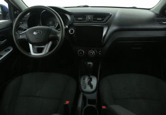 Подержанный автомобиль Kia Rio Hatchback 2013 года (11 фото)