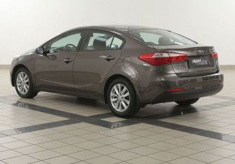 Подержанный автомобиль Kia Cerato Sedan 2015 года (2 фото)