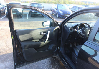 Подержанный автомобиль Nissan Qashqai 2010 года (9 фото)