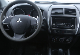 Подержанный автомобиль Mitsubishi ASX 2013 года (14 фото)