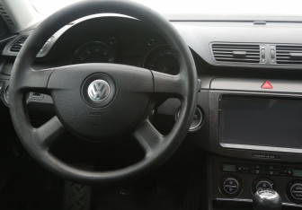 Подержанный автомобиль Volkswagen Passat Sedan 2006 года (14 фото)