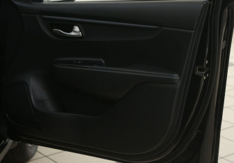 Подержанный автомобиль Kia Rio Hatchback 2020 года (18 фото)