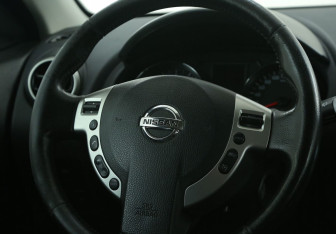 Подержанный автомобиль Nissan Qashqai 2012 года (16 фото)