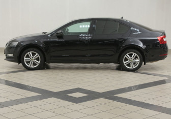 Подержанный автомобиль Skoda Octavia Liftback 2019 года (7 фото)