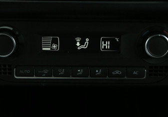 Подержанный автомобиль Volkswagen Polo Sedan 2012 года (17 фото)