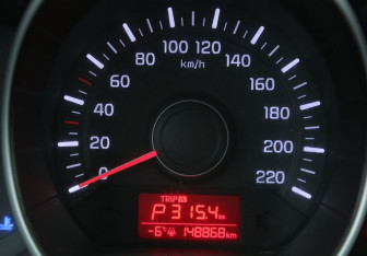 Подержанный автомобиль Kia Rio Sedan 2015 года (17 фото)