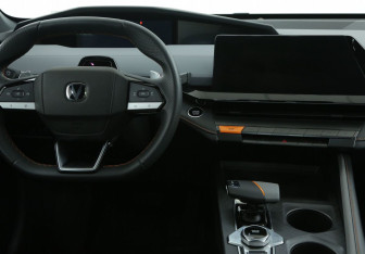 Подержанный автомобиль Changan UNI-V 2023 года (13 фото)