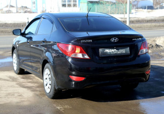 Подержанный автомобиль Hyundai Solaris Sedan 2013 года (4 фото)