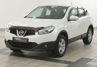 Подержанный автомобиль Nissan Qashqai 2013 года (8 фото)