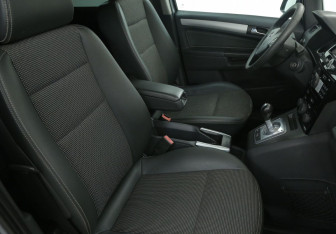 Подержанный автомобиль Opel Zafira Compactvan 2008 года (10 фото)