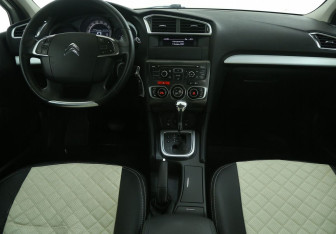 Подержанный автомобиль Citroen C4 Sedan 2013 года (12 фото)