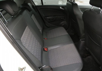 Подержанный автомобиль Opel Corsa 2011 года (11 фото)