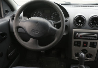 Подержанный автомобиль Renault Logan Sedan 2008 года (14 фото)