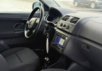 Подержанный автомобиль Skoda Fabia Hatchback 2012 года (8 фото)