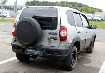 Подержанный автомобиль Chevrolet Niva 2009 года (6 фото)