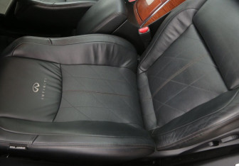 Подержанный автомобиль Infiniti FX 2012 года (11 фото)