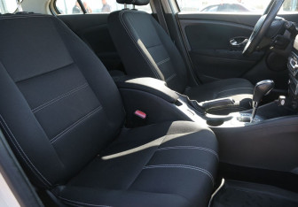 Подержанный автомобиль Renault Fluence 2013 года (10 фото)