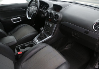 Подержанный автомобиль Opel Antara 2014 года (9 фото)