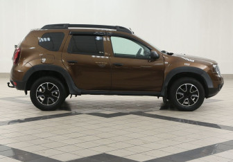 Подержанный автомобиль Renault Duster 2015 года (5 фото)
