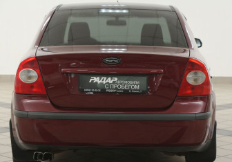 Подержанный автомобиль Ford Focus Sedan 2006 года (3 фото)