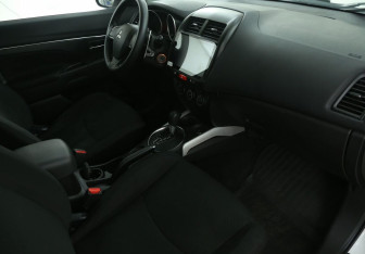 Подержанный автомобиль Mitsubishi ASX 2013 года (9 фото)
