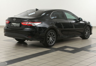 Подержанный автомобиль Toyota Camry Sedan 2019 года (4 фото)