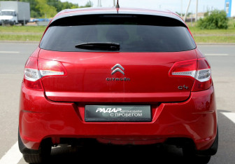Подержанный автомобиль Citroen C4 Hatchback 2011 года (5 фото)