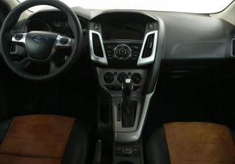 Подержанный автомобиль Ford Focus Hatchback 2012 года (12 фото)