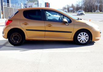 Подержанный автомобиль Peugeot 207 Hatchback 2008 года (7 фото)