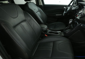 Подержанный автомобиль Ford Kuga 2014 года (10 фото)