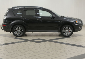 Подержанный автомобиль Mitsubishi Outlander 2011 года (5 фото)