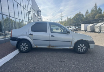 Подержанный автомобиль Renault Logan Sedan 2007 года (8 фото)