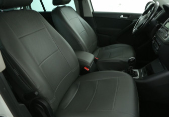 Подержанный автомобиль Volkswagen Tiguan 2015 года (10 фото)