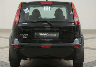 Подержанный автомобиль Nissan Note 2012 года (3 фото)