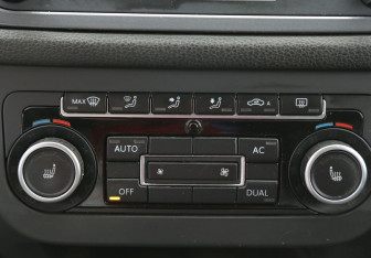 Подержанный автомобиль Volkswagen Tiguan 2012 года (17 фото)